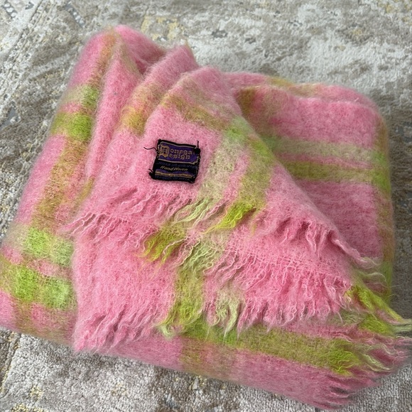 Donegal Design Hand Woven Mohair Throw - Picture 1 of 7